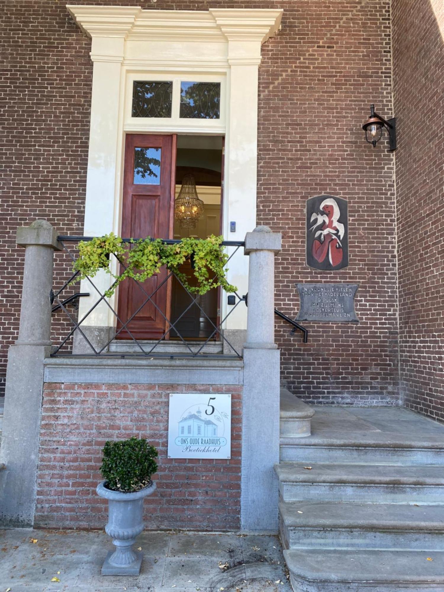 Boetiekhotel Ons Oude Raadhuis Hooge Zwaluwe Ngoại thất bức ảnh